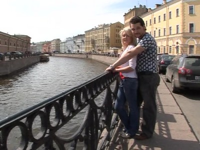 Первое свидание с красивой блондинкой закончилось русским анальным сексом. Милашка оказалась шалавой и разрешила трахнуть в жопу